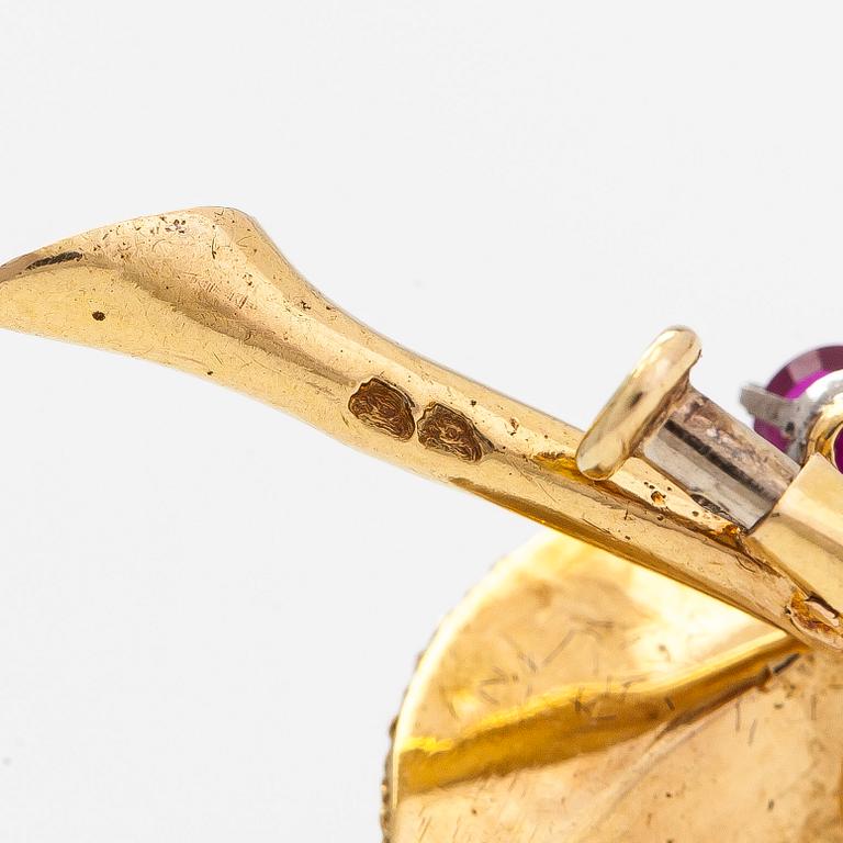 Brosch, "en treblant" ,18K guld i form av ros, med diamant,rubiner, safirer och smaragder. Franska stämplar.