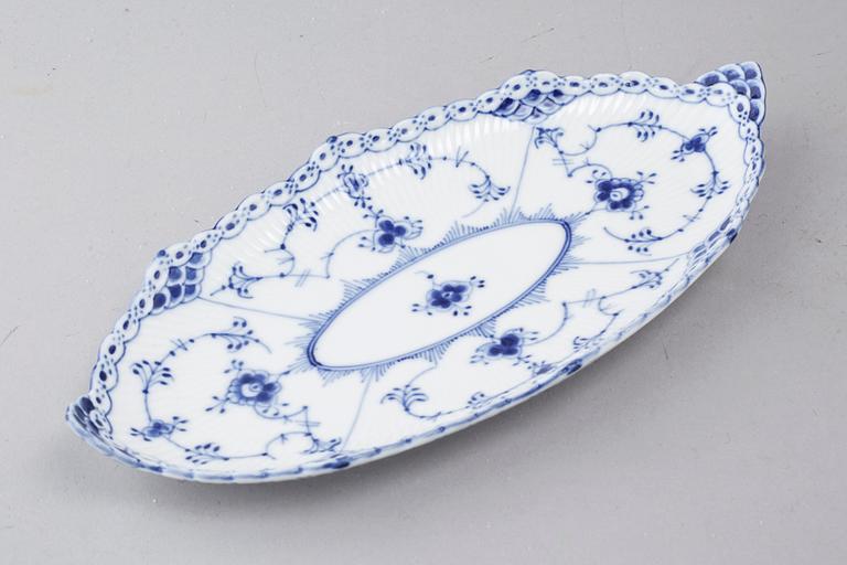 A porcelain tableware set of 69 pcs, "Musselmalet" by Royal Copenhagen, second half of the 20th century.