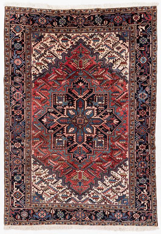 A Heris carpet, approx. 275 x 200 cm.