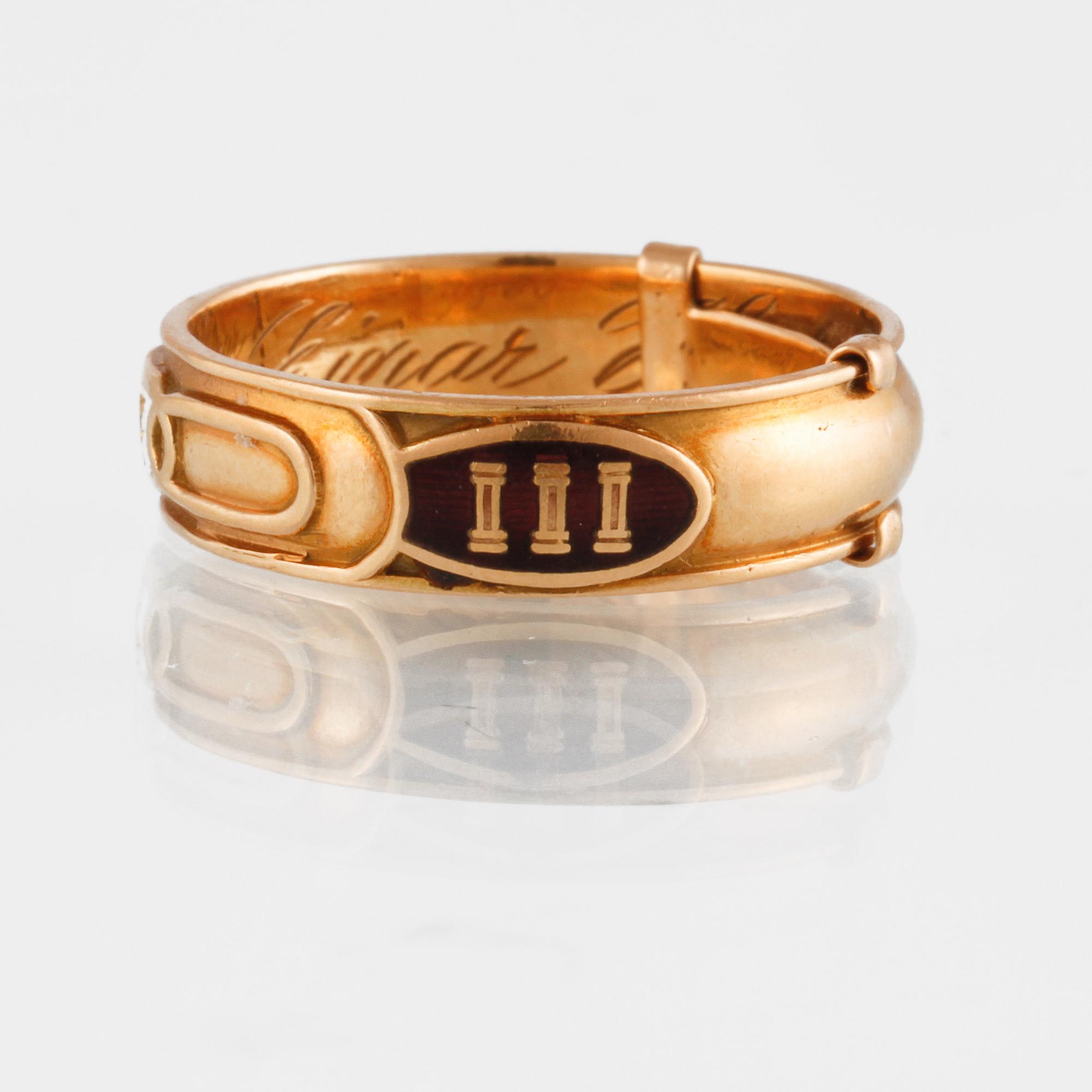 RING, 18k guld samt emalj, Arkadens Guld & Gravyratelje, Göteborg, 1959. Vikt 7,9 gram.