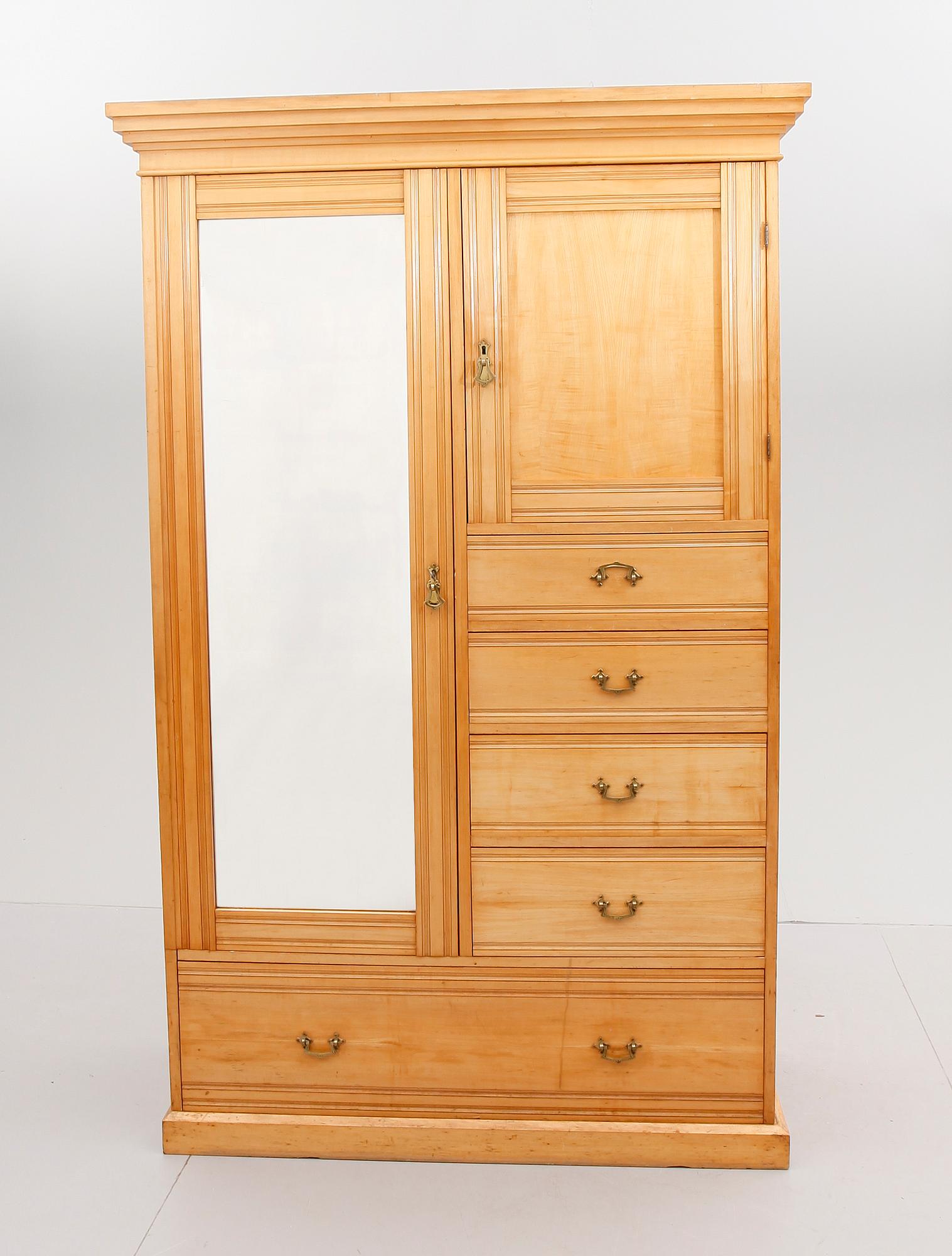 GARDEROBSKÅP, jugend, tidigt 1900-tal.