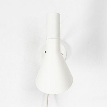 Arne Jacobsen, vägglampa, "AJ", Louis Poulsen.
