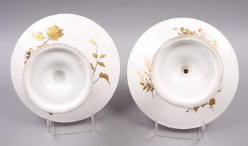 FAT PÅ FOT, ett par, porslin, sent 1800-tal.