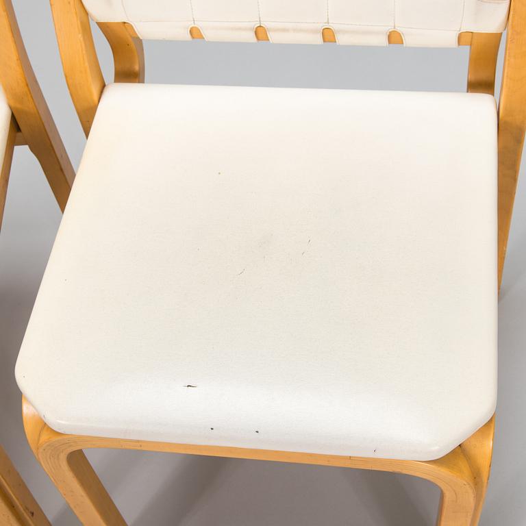 Alvar Aalto, a pair of 1960/1970s '612' chairs for Artek.