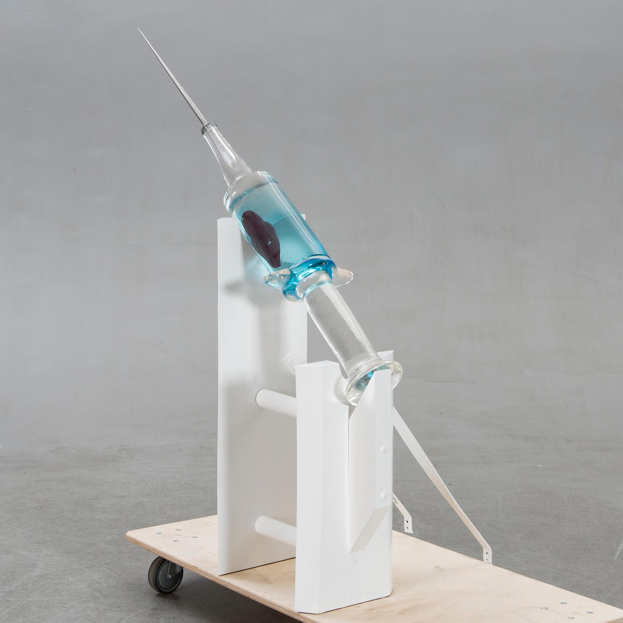 Thommy Bremberg, skulptur signerad och daterad 2002.