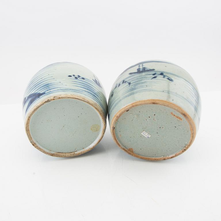 Two Chinese porcelain jars with covers, China, 19th century porcelain.