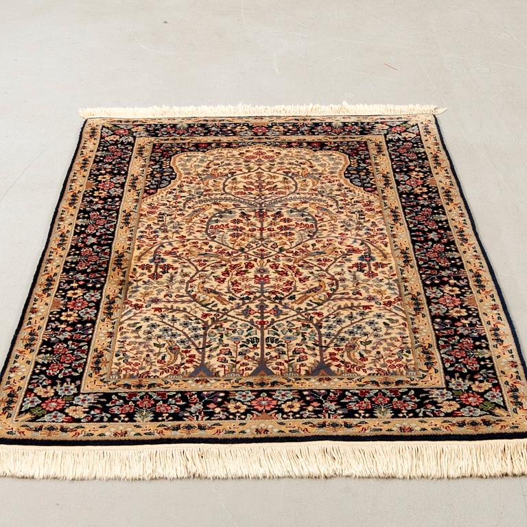 Oriental rug, approximately 153x92 cm.
