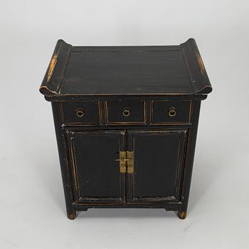 A Chinese cabinet, 20th century.