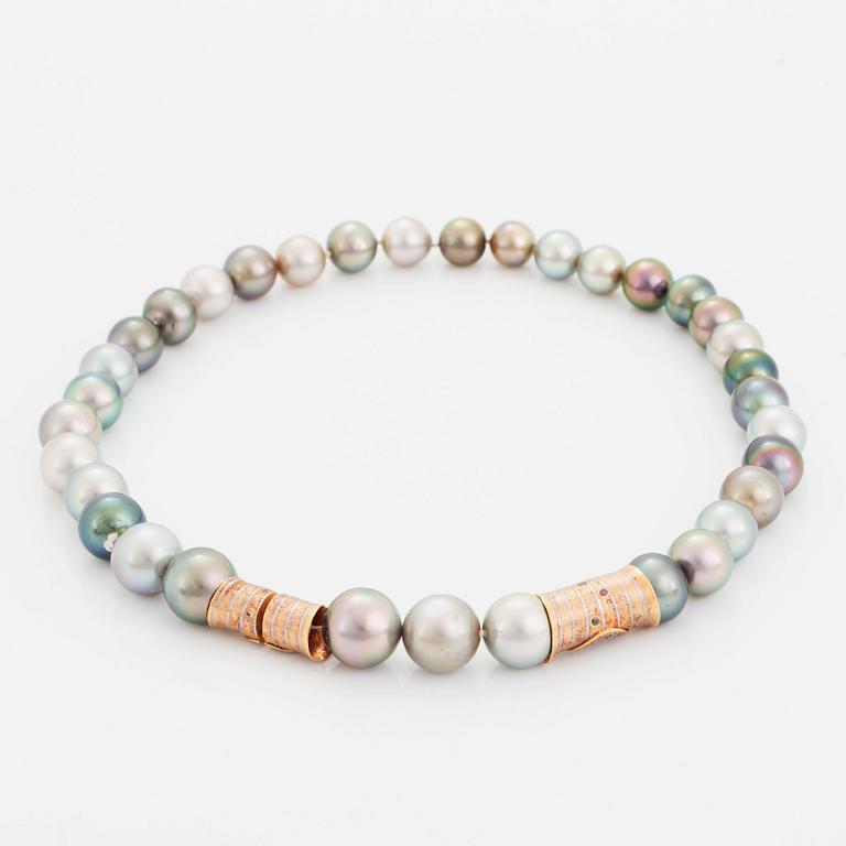 A cultured Tahiti pearl necklace with a Peter Schmid/Atelier Zobel clasp.