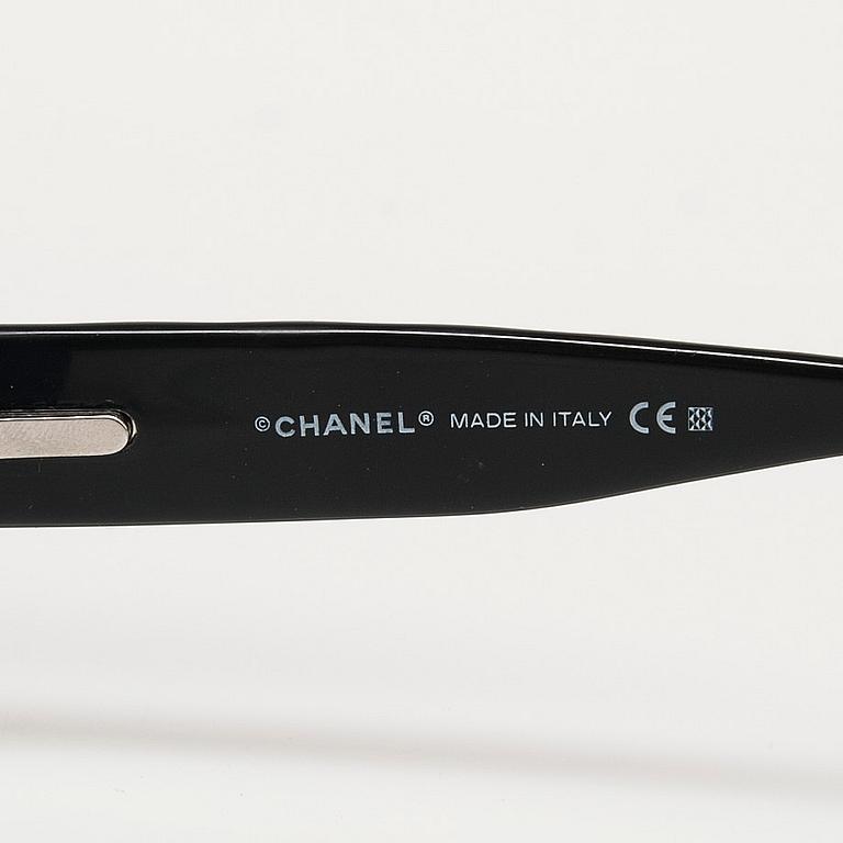 SOLGLASÖGON, Chanel.