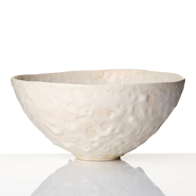 Eva Hild, a stoneware bowl, executed in her own studio, Sparsör, Sweden.