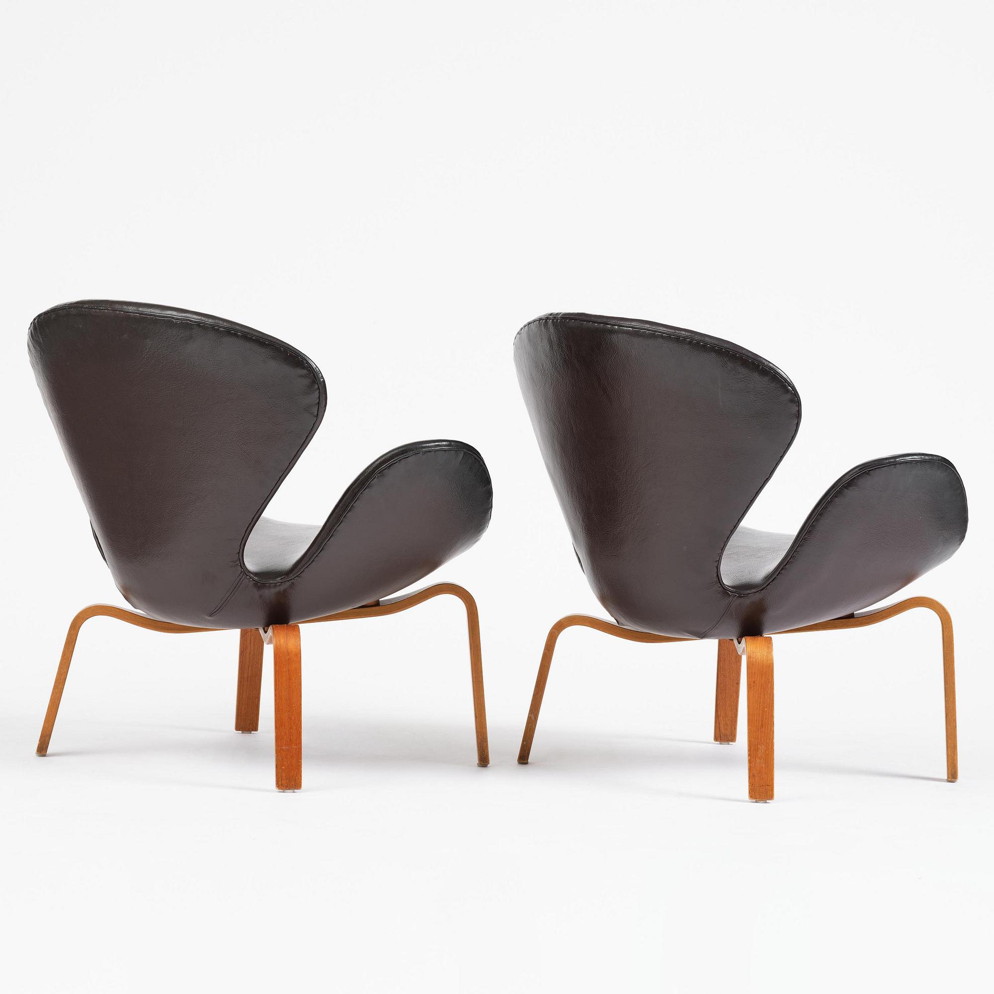 Arne Jacobsen, a pair of "Swan" armchairs, Fritz Hansen, Denmark, 1960s.