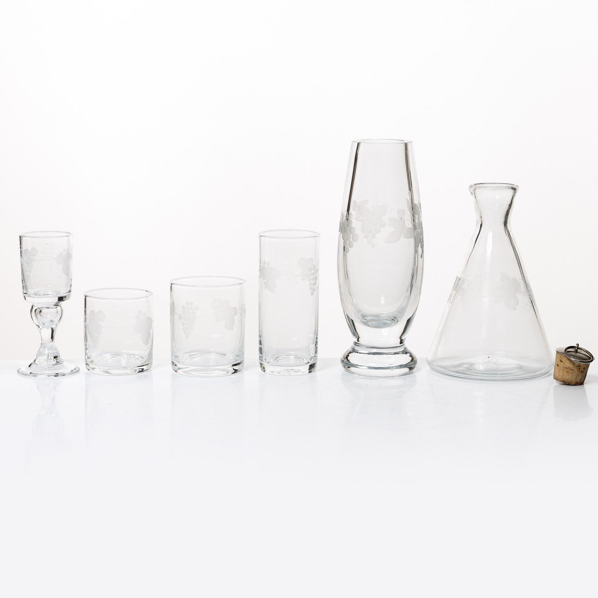 Reijmyre Glasbruk, Glass service, "Swedish old" (39 pieces).