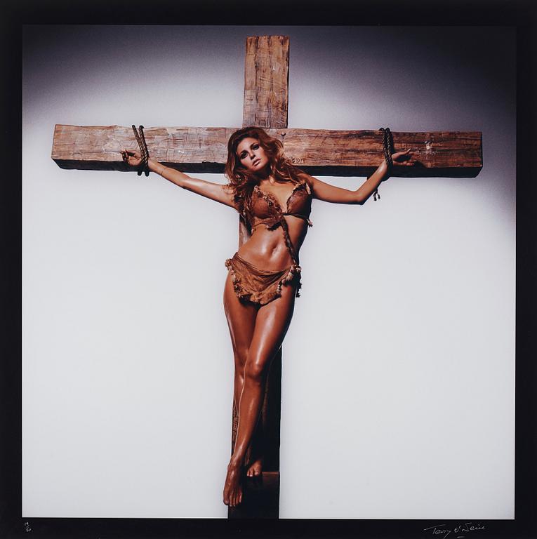 Terry O'Neill, "Raquel Welch on the Cross, Los Angeles", 1970.