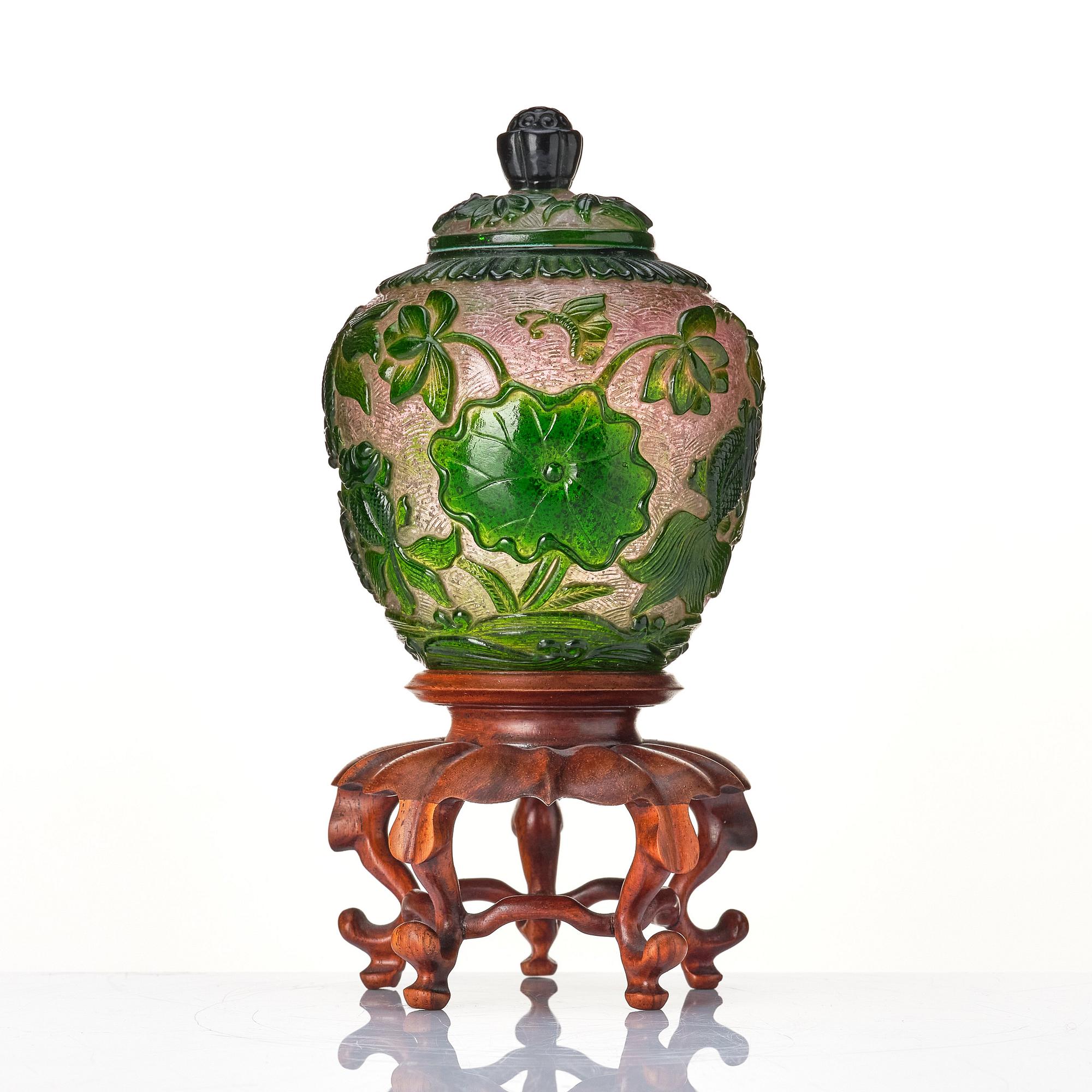 A peking glass jar with cover, Qing dynasty, with Qianlongs four character mark.