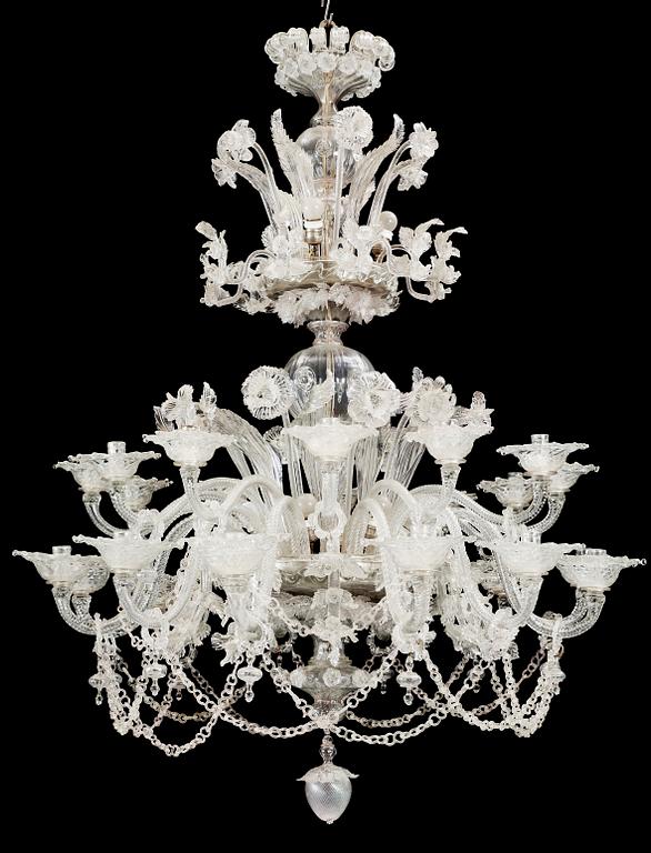 A Venecian chandelier for 24 lights. 19 th century.