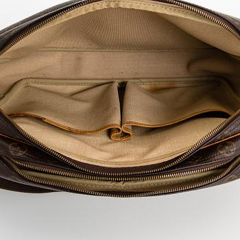 Louis Vuitton, Monogram 'Reporter GM' Shoulder Bag.