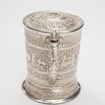 STOP, ostämplat silver, Sydostasien, 1900-talets senare hälft. Vikt ca 596,3 g.
