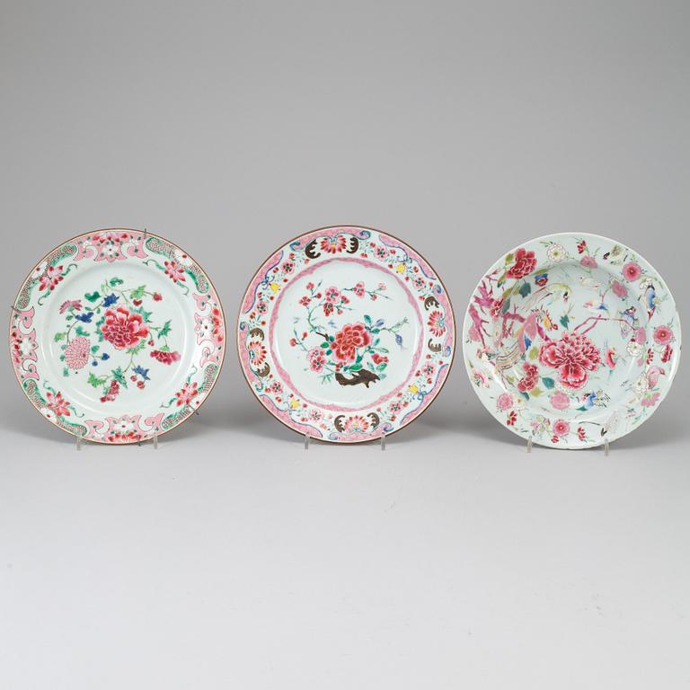 A group of Chinese porcelain, Qing dynasty, 18th-19th Century. (8 pieces).