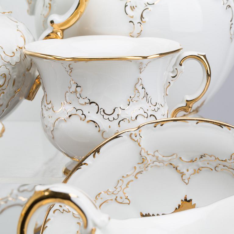 A Meissen porcelain ca 28 piece coffe and tea service, first half of the 20th century.