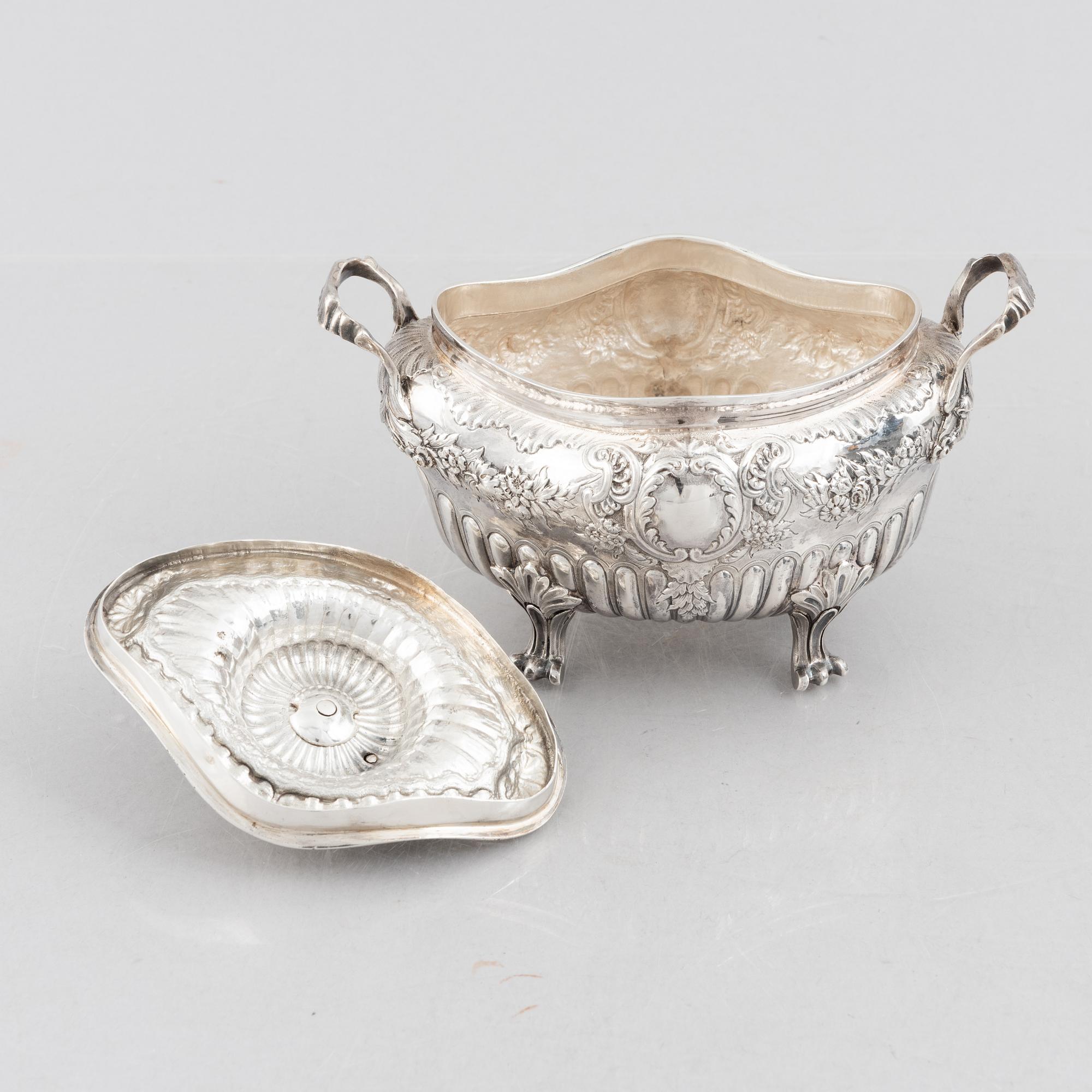 A French 19th century box with lid, 'Historismus' silver, pseudo marks.