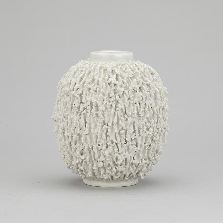 VAS, "Igelkottvasen". Chamotterat stengods, Gunnar Nylund, Rörstrand, 1930-/40-tal.