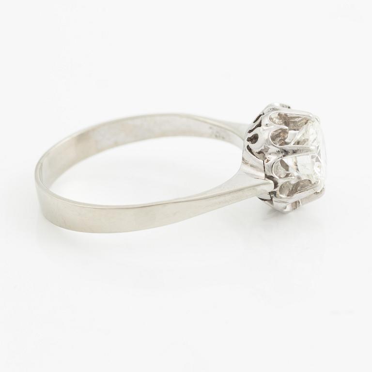 Ring 18K white gold set with a round brilliant-cut diamond.