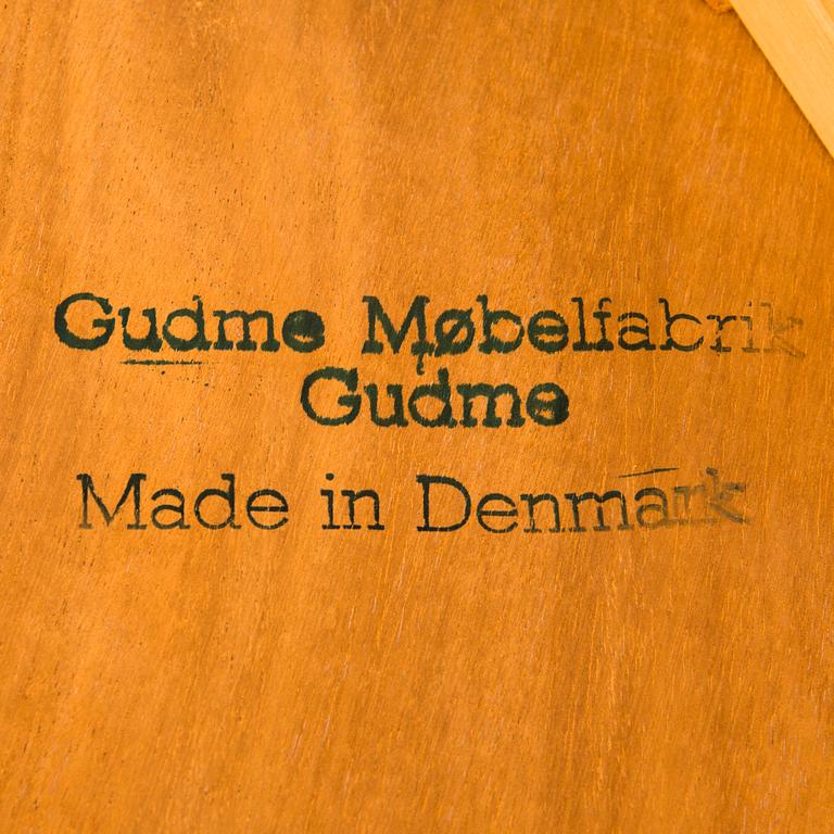 NIELS OLE MØLLER, A mid-20th-century extending dining table for Gudme Möbelfabrik, Denmark.