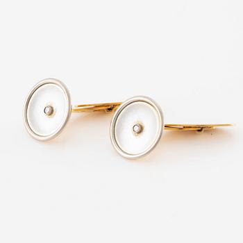 C.G Hallberg, cufflinks and shirt studs, two pairs, 18K gold with diamonds and mother-of-pearl.