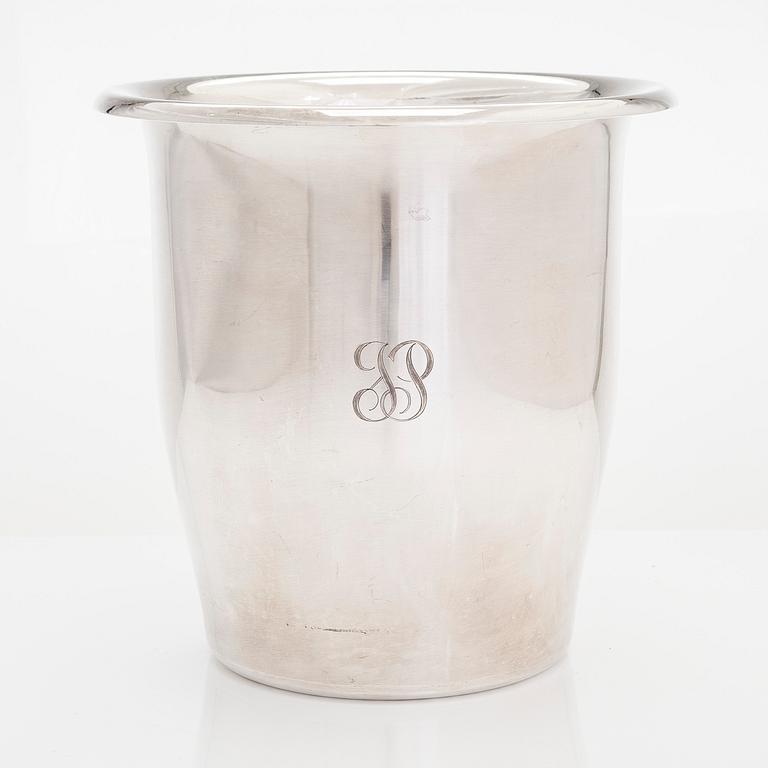A silver champagne cooler bucket, Kultakeskus, Hämeenlinna 1973.