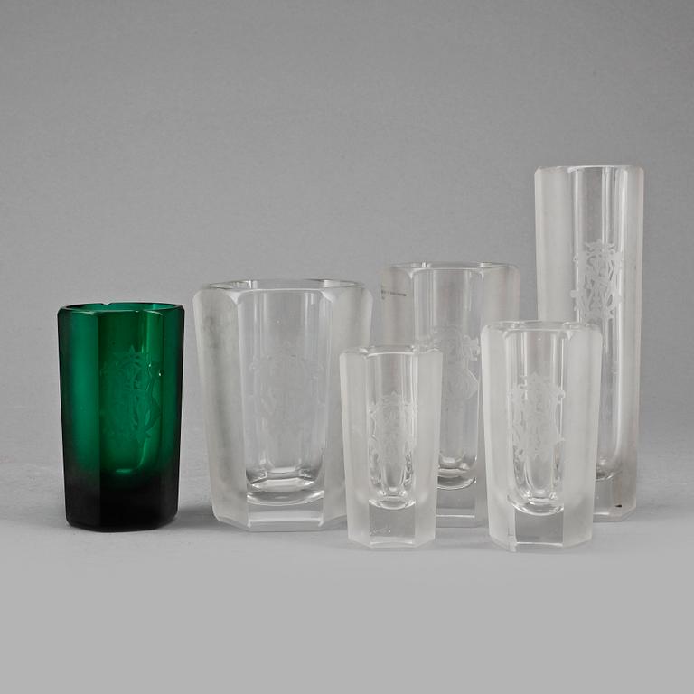 GLASSERVISDELAR, 38 st, möjligen Ryssland och tidigt 1900-tal.