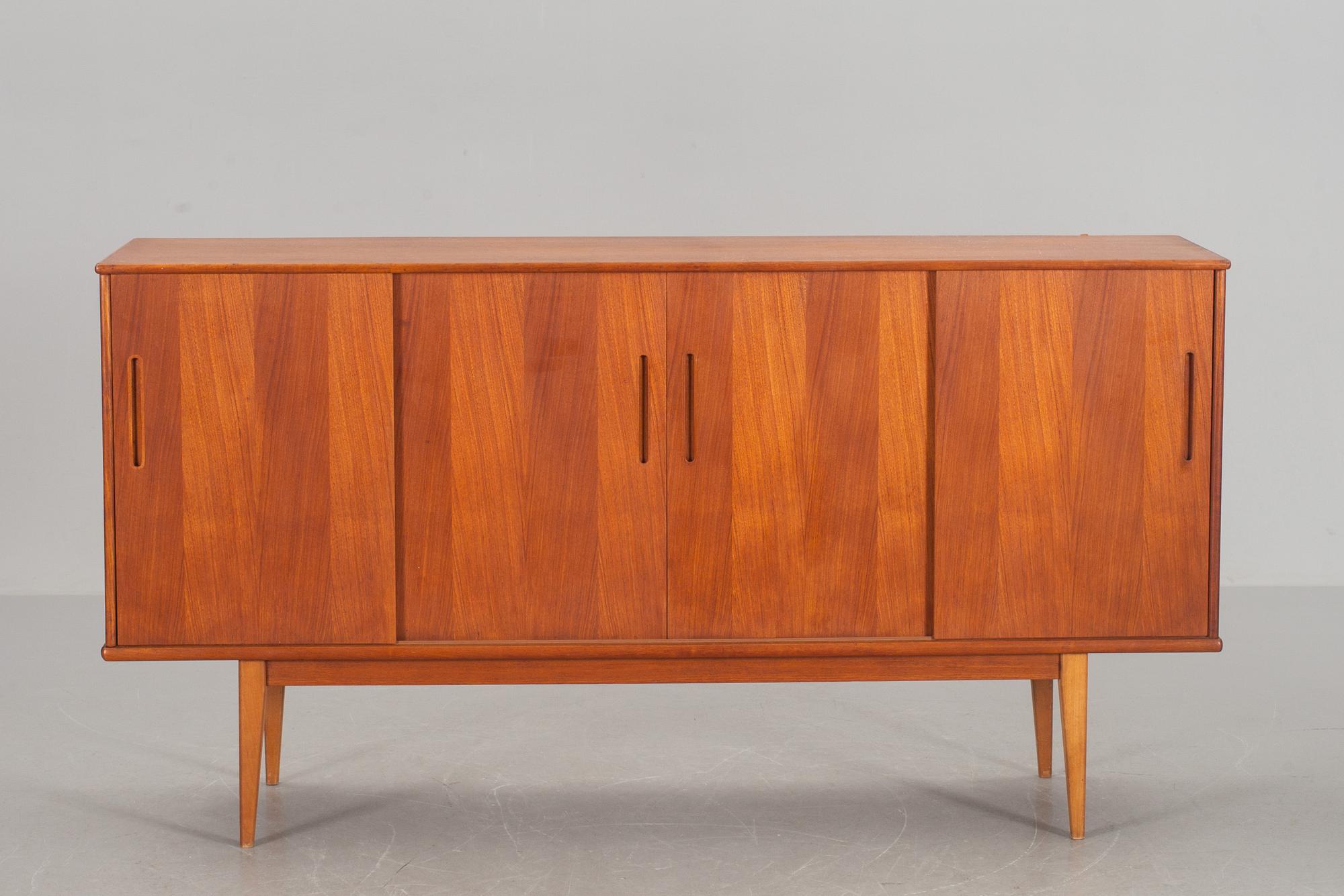 SIDEBOARD, teak. 1950/60-tal.