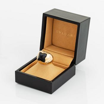 An 18K gold and onyx Bulgari ring.