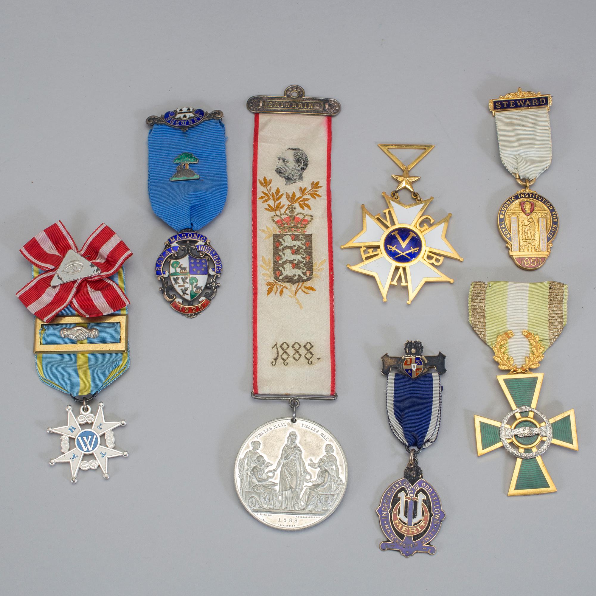 ORDENSTECKEN SAMT MEDALJER, 12 st, bla Amaranterorden.