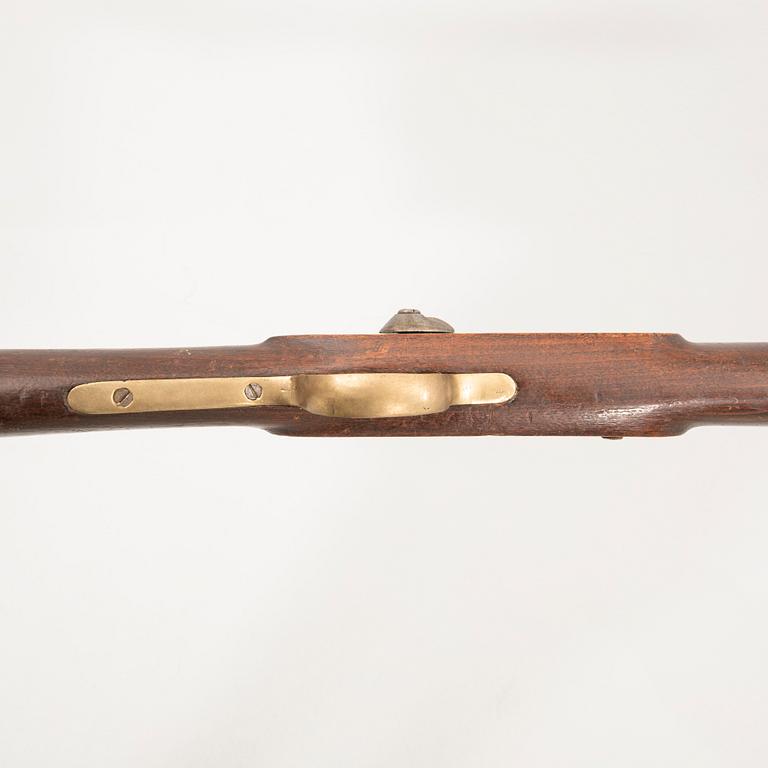 A British percussion gun, probably a shortened 1853 pattern.