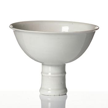 A white glazed anhua decorated stemcup, Ming dynasty (1368-1644).
