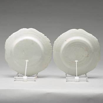 TALLRIKAR, ett par, fajans. Reval, 1700-tal.