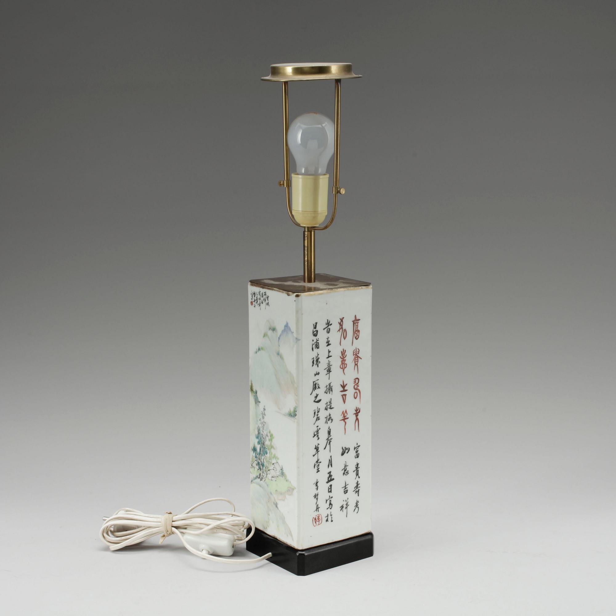 BORDSLAMPA, porslin, Kina, 1800-tal, signerad.