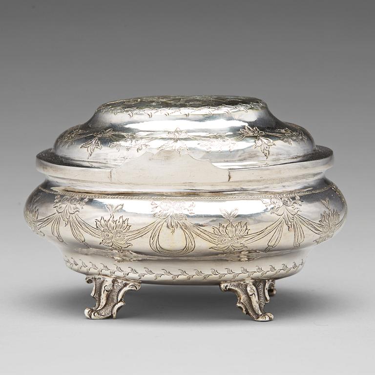 A Russian early 19th century parcel-gilt silver sugar-box, mark of Jakow Witalijew, Moscow 1803.