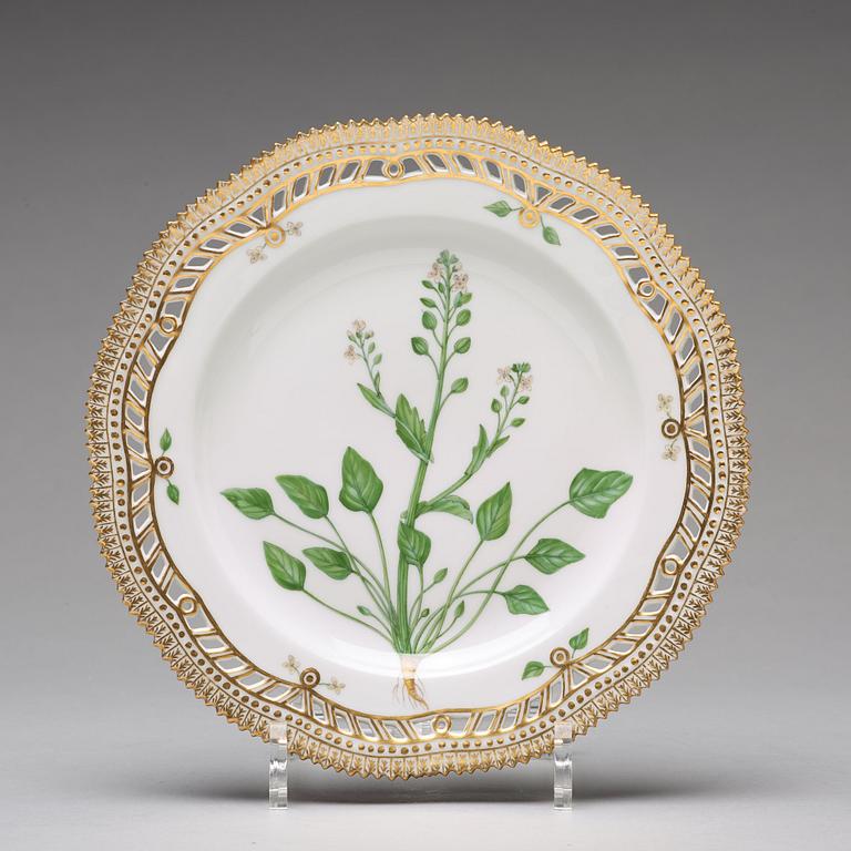 A set of 12 Royal Copenhagen 'Flora Danica' dessert dishes, Denmark, 20th Century.