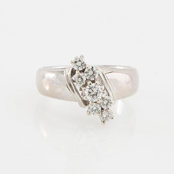 Ring 18K white gold set with round brilliant-cut diamonds.