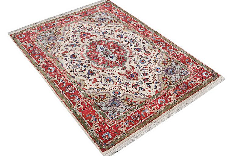 A rig, Tabriz, part silk, 50 raj, c. 204 x 154 cm.