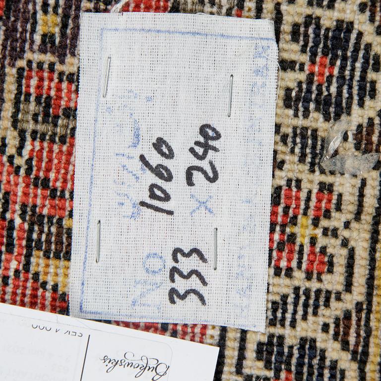 Matto, Old Bakthiari, ca 336 x 228 cm.