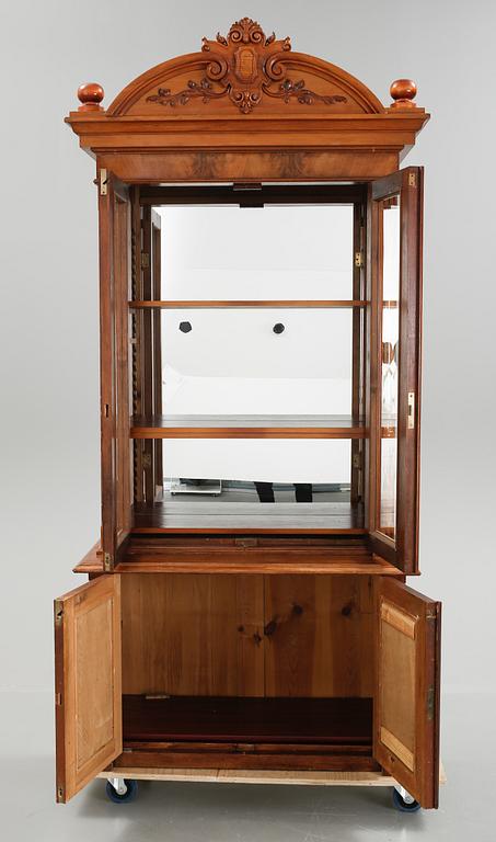 BOKSKÅP, nyrenässans, 1800-talets andra hälft.