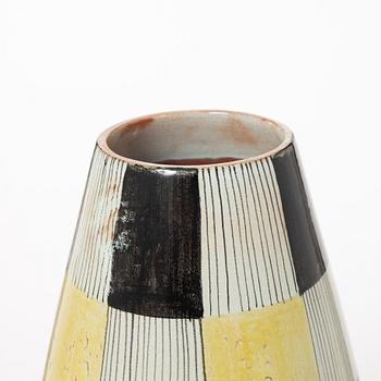 Carl-Harry Stålhane, vas, s k "Torro-fajans", dekor av Aune Laukkanen, Rörstrand, 1950-tal.