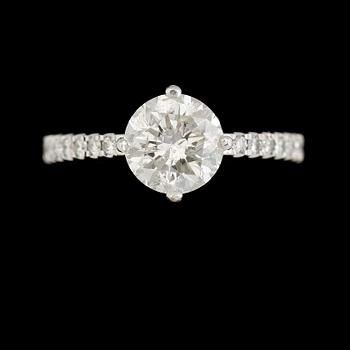 RING, 18K vitguld, briljantslipade diamanter tot ca 2.00 ct.
