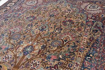 An antique/semi-antique Kerman carpet c 415 x 305 cm.