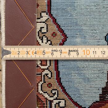 A Tabriz carpet, c. 199 x 151 cm.