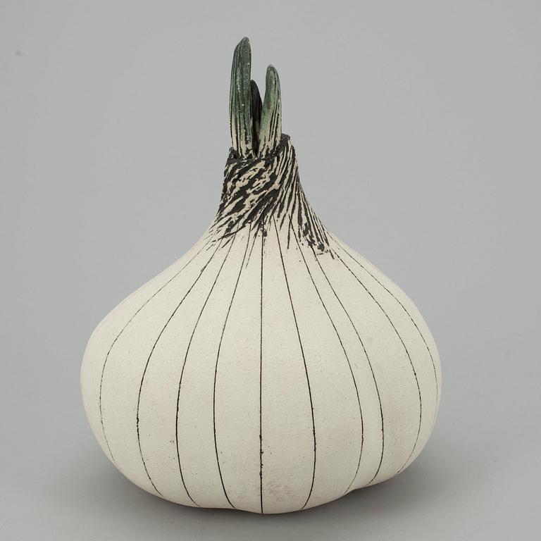 KERAMIKSKULPTUR, Vitlök. Sign. GOG/JL, Arabia Finland.