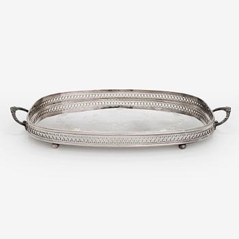 Bricka, försilvrad, England.